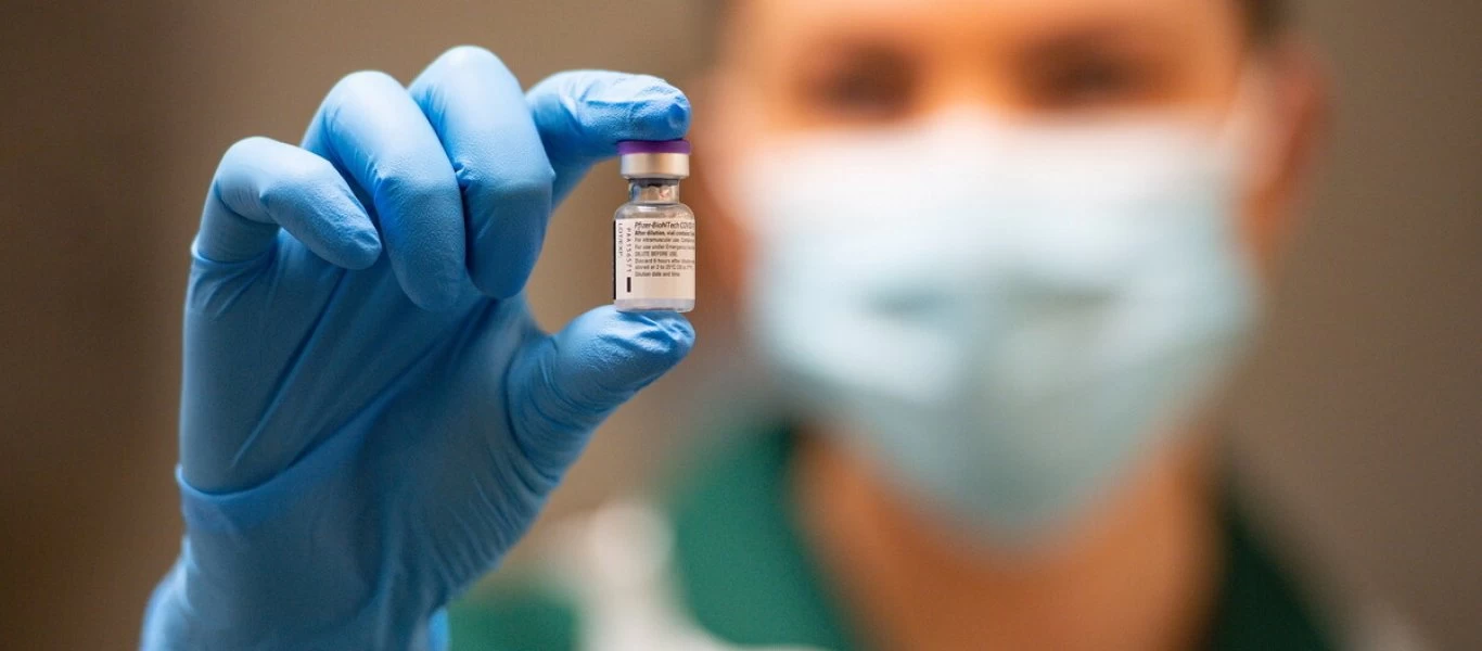 Κέντρο Υγείας Περιστερίου: Χειροπέδες σε άνδρα που έκλεψε δύο φιαλίδια εμβολίων Pfizer